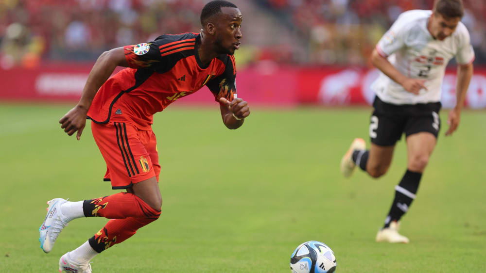 In primo piano il Lione: il nazionale olandese Dudi Lukbakio dell'Hertha.