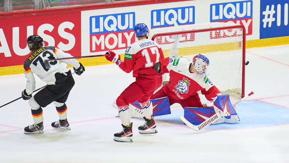 Lukas Reichel, Filip Hronek, Karel Vejmelka (v.li.)