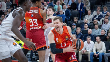 Andreas Obst 13 (FC Bayern Muenchen Basketball) in Aktion, mit David McCormack 33 (FC Bayern Muenchen Basketball), FC Bayern Muenchen Basketball vs. Kosner Baskonia Vitoria-Gasteiz, Basketball, Maenner, Turkish Airlines EuroLeague, Regulaere Saison, Saison 2025 2026, 07.01.2026 Muenchen Bayern Deutschland *** Andreas Obst 13 FC Bayern Muenchen Basketball in action, with David McCormack 33 FC Bayern Muenchen Basketball , FC Bayern Muenchen Basketball vs Kosner Baskonia Vitoria Gasteiz, Basketball, Men, Turkish Airlines EuroLeague, Regular Season, Season 2025 2026, 07 01 2026 Muenchen Bayern Germany Copyright: xkolbert-press MartinxAgüerax