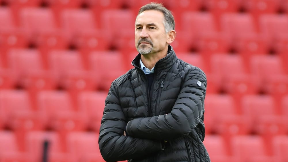 Er verfolgt das Geschehen in der Bundesliga ganz genau: Achim Beierlorzer, Gast bei "kicker meets DAZN".