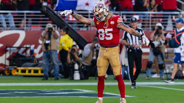SANTA CLARA, CA - SEPTEMBER 27: George Kittle 85 of the San Francisco 49ers celebrates scoring a touchdown in the fourth quarter of an NFL, American Football Herren, USA game against the Arizona Cardinals on September 27, 2026 at Levi s Stadium in Santa Clara, CA. (Photo by Matthew Huang Icon Sportswire) NFL: SEP 27 Cardinals at 49ers EDITORIAL USE ONLY Icon260927044