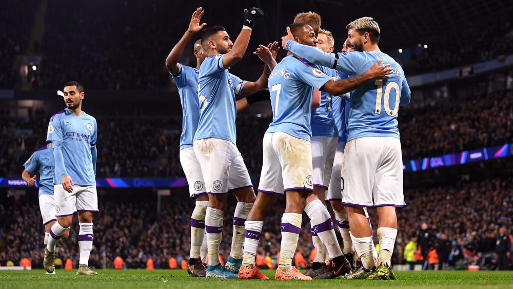 Bejubeln das 2:0 von De Bruyne: Die Spieler von Manchester City.