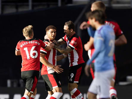 Southamptons Adams trifft zum 1:0 gegen ManCity.