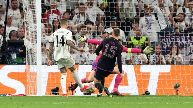 Manuel Neuer patzt und kassiert das 1:1.