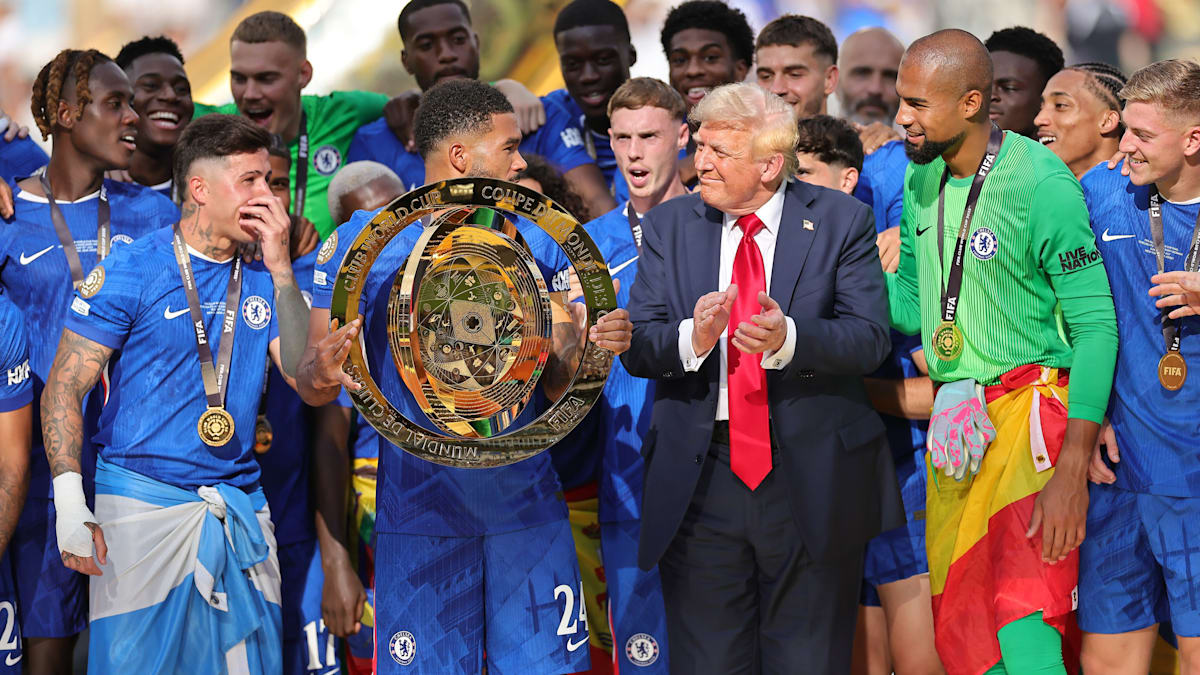Infantino bestätigt: Der bislang "unsichtbare" Trump übergibt ...