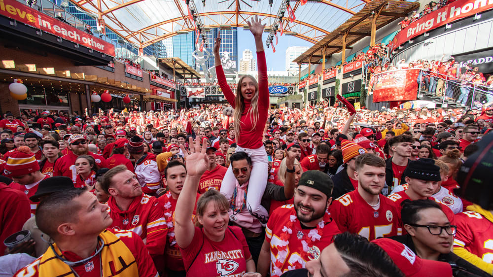 Müssen künftig, sobald die Corona-Krise abebbt und wieder Zuschauer im Stadion erlaubt, gewisse Regeln beachten: Chiefs-Fans.
