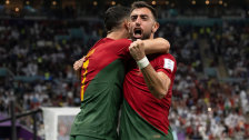 Doppelpack: Bruno Fernandes (hier mit Cristianio Ronaldo) hat Portugal in die K.-o.-Runde gehievt.