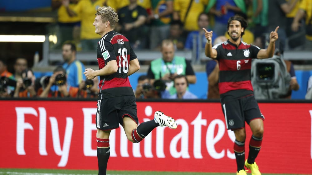 Was für ein Spiel: Toni Kroos und Sami Khedira (r.) bejubeln eines der Tore beim 7:1.