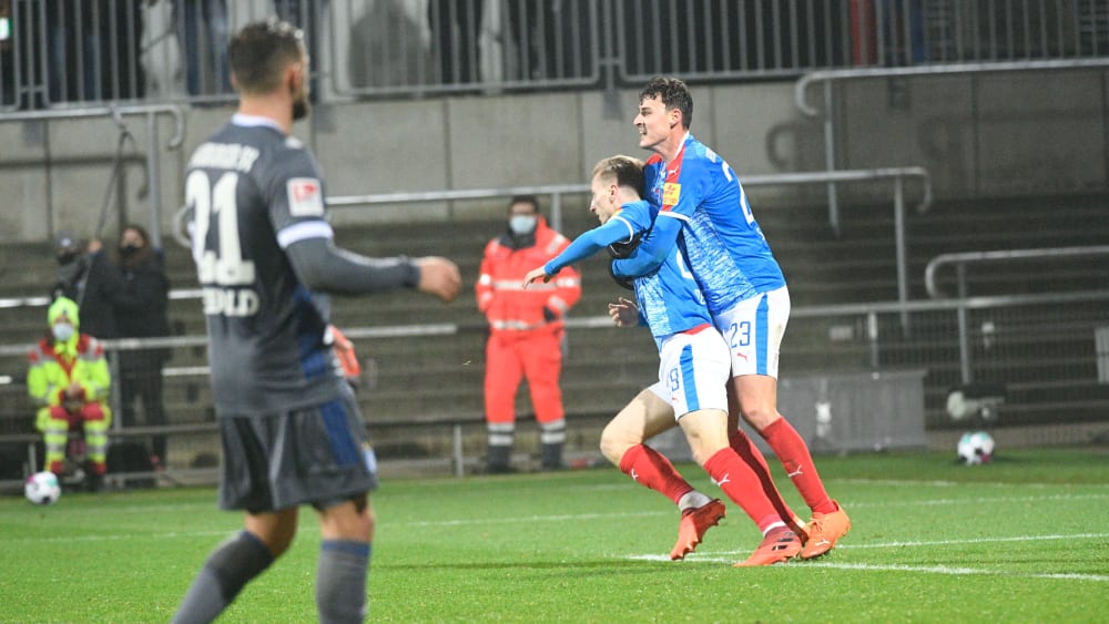 Hsv Lasst In Kiel Federn Osnabruck Und Furth In Lauerstellung Kicker