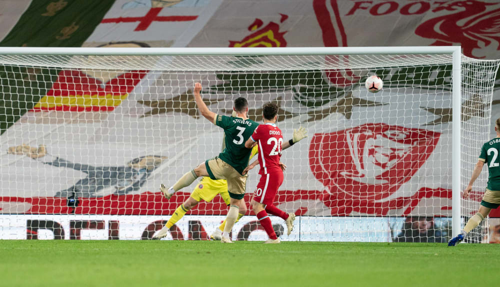 Entscheidung in Anfield: Diogo Jota köpft zum 2:1 für den FC Liverpool ein.