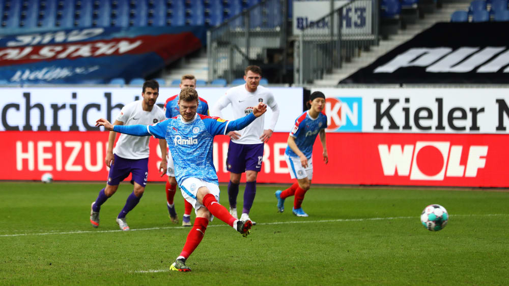 Vom Punkt eine Bank: Matchwinner Alexander Mühling.