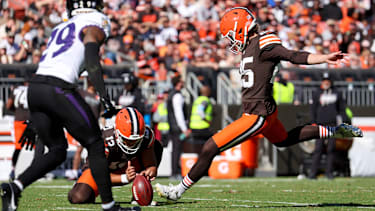 CLEVELAND, OH - OCTOBER 18: Cleveland Browns place kicker Andre Szmyt (25) kicks a 48-yard field goal during the third quarter of the National Football League game between the Baltimore Ravens and Cleveland Browns on October 18, 2026, at Huntington Bank Field in Cleveland, OH. (Photo by Frank Jansky Icon Sportswire) NFL, American Football Herren, USA OCT 18 Ravens at Browns EDITORIAL USE ONLY Icon261018018