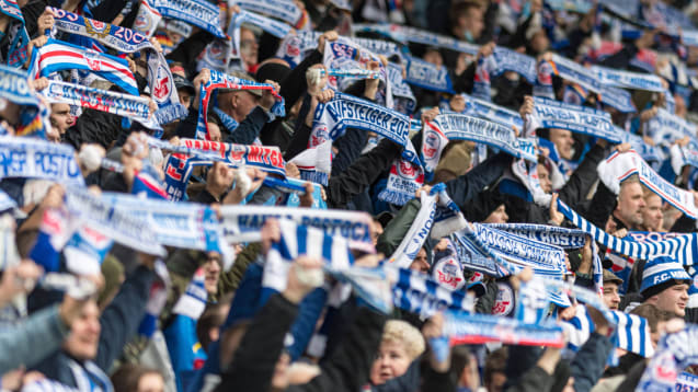 Begleiten ihr Team nicht mit ans Millerntor: Die Fans von Hansa Rostock.