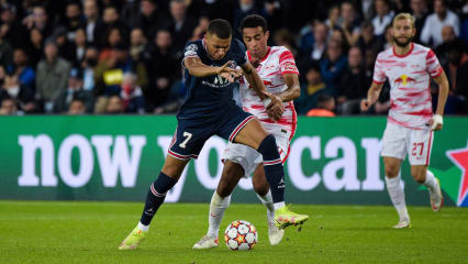 Nicht zu halten: Kylian Mbappé (#7) im Duell mit Tyler Adams. 