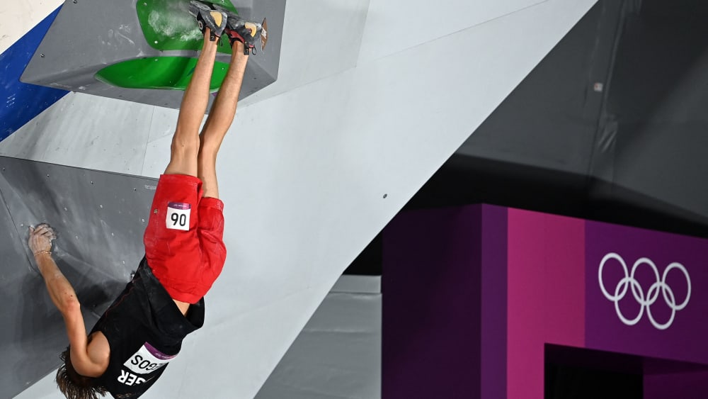 "Hoffnungslos zu schwierig": Alex Megos beim Bouldern.
