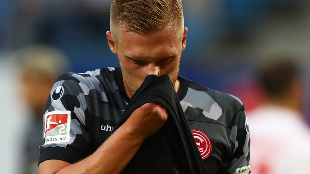 Fortuna-Kapitän Rouwen Hennings war nach der Abreibung Düsseldorfs in Hamburg sichtlich verschnupft