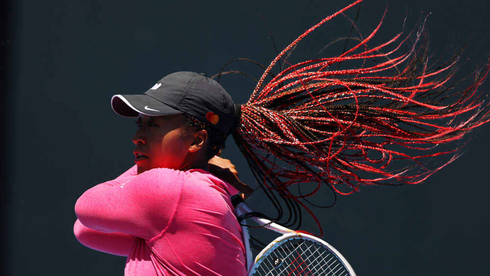 Mit roter Haarpracht zu Gold? Naomi Osaka.