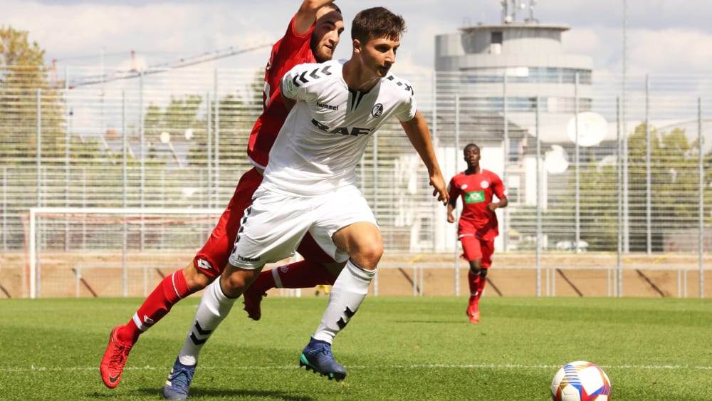 Nicolai Placzek (weiß) geht in die Oberliga Baden-Württemberg.