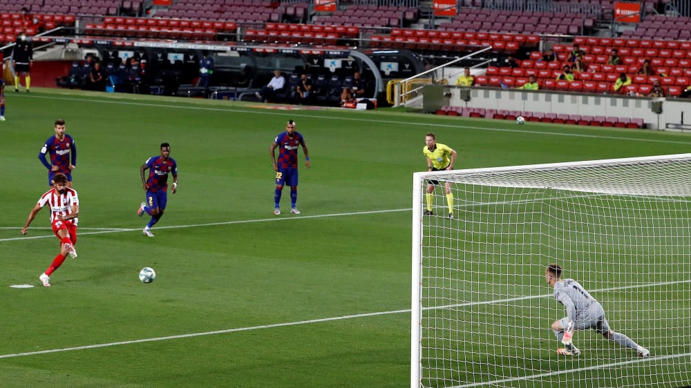 Typisches Bild: Ganze viermal trat ein Spieler beim Spiel Barcelona vs. Atletico zum Strafstoß an. Marc-André ter Stegen wurde dabei zum Pechvogel.