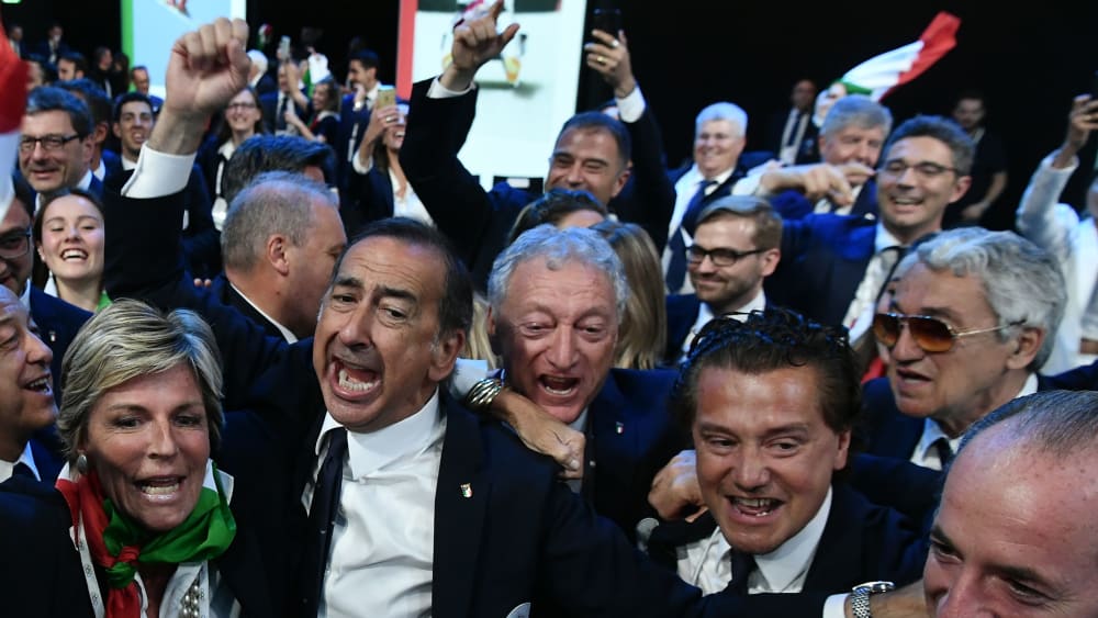 Ausgelassene Stimmung: Italiener feiern im Saal den IOC-Zuschlag für die Olympischen Winterspiele 2026.