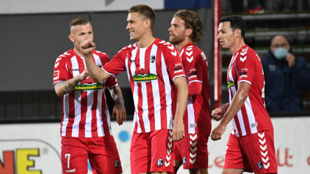 Freiburg bejubelt das 1:0 durch Nils Petersen