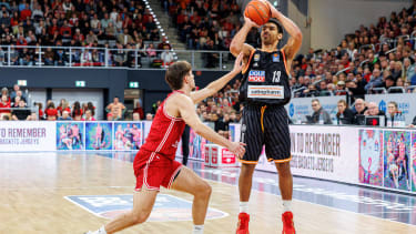 Zachary Ensminger (BMA365 Bamberg Baskets, 01), Mark Smith (ratiopharm Ulm, 13), BMA365 Bamberg Baskets vs. ratiopharm Ulm, Basketball, easyCredit BBL, 12. Spieltag, 27.12.2025 BMA365 Bamberg Baskets vs. ratiopharm Ulm, Basketball, easyCredit BBL, 12. Spieltag, 27.12.2025 Bamberg *** Zachary Ensminger BMA365 Bamberg Baskets, 01 , Mark Smith ratiopharm Ulm, 13 , BMA365 Bamberg Baskets vs ratiopharm Ulm, Basketball, easyCredit BBL, Matchday 12, 27 12 2025 BMA365 Bamberg Baskets vs ratiopharm Ulm, Basketball, easyCredit BBL, Matchday 12, 27 12 2025 Bamberg Copyright: xEibner-Pressefoto G.xSantemizx EP_EER