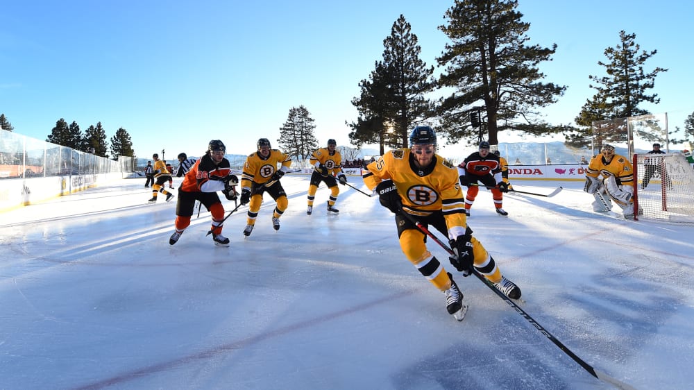 Imposante Bilder vom Lake Tahoe: Bruins gegen Flyers bei strahlendem Sonnenschein.