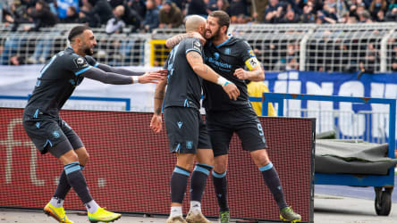Freude: Efkan Bekiroglu, Timo Gebhart und Sascha Mölders bejubeln ein Tor.