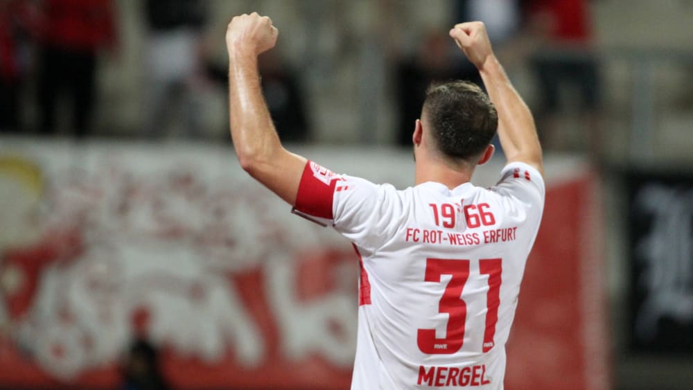 Erfurts Top-Torjäger Artur Mergel hat seinen Vertrag bis 2024 verlängert, blieb diesmal gegen Halle aber torlos.