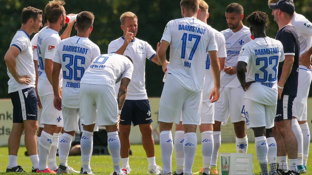 Markus Anfang gab am Samstag sein Trainerdebüt für den SV Darmstadt 98. Mit den Lilien gewann er 5:1 bei Viktoria Griesheim.