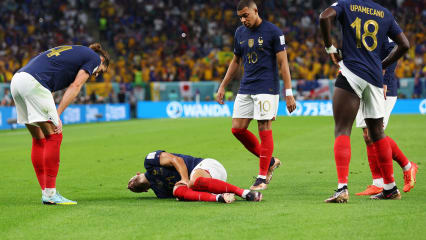 Bittere Momente für Frankreich: Lucas Hernandez verletzt sich beim ersten Spiel.