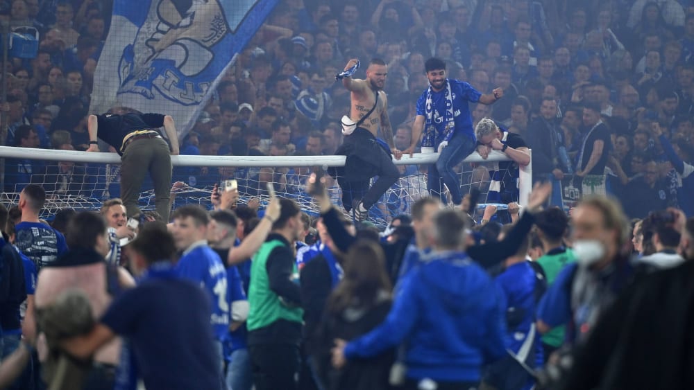 Nach der Bundesliga-Rückkehr gab es kein Halten mehr auf Schalke.