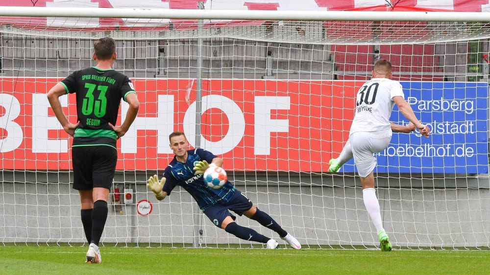 Sicher vom Punkt: Stefan Kutschke trifft zur 1:0-Führung.
