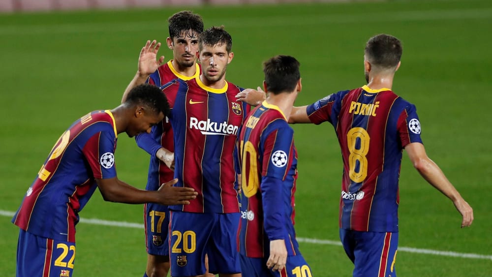 Der FC Barcelona rund um die Torschützen Ansu Fati (li.) und Lionel Messi (2. v. r.) hat zum Auftakt der Champions-League-Saison 2020/21 spät überzeugt.