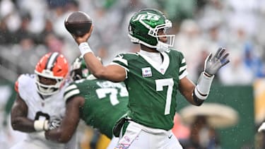 October 11, 2026, East Rutherford, New Jersey, United States of America: East Rutherford, New Jersey United States of America. 11 Oct, 2026. New York Jets Quarterback GENO SMITH (7) in action at MetLife Stadium New York defeats Cleveland 17-12. Credit: , Jr. Zuma Press NFL, American Football Herren, USA 2026: New York 17:12 Cleveland PUBLICATIONxINxGERxSUIxAUTxONLY - ZUMAa301 20261011_aaf_a301_015 Copyright: xBrooksxVonxArxx