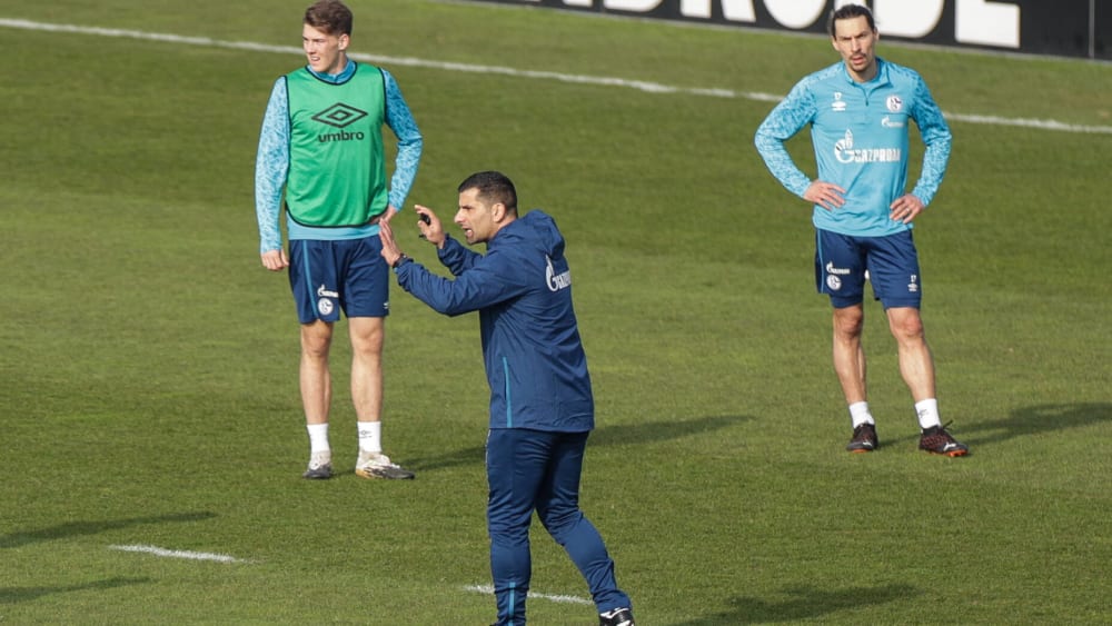 Erste Trainingseinheiten als Schalke-Trainer: Dimitrios Grammozis.