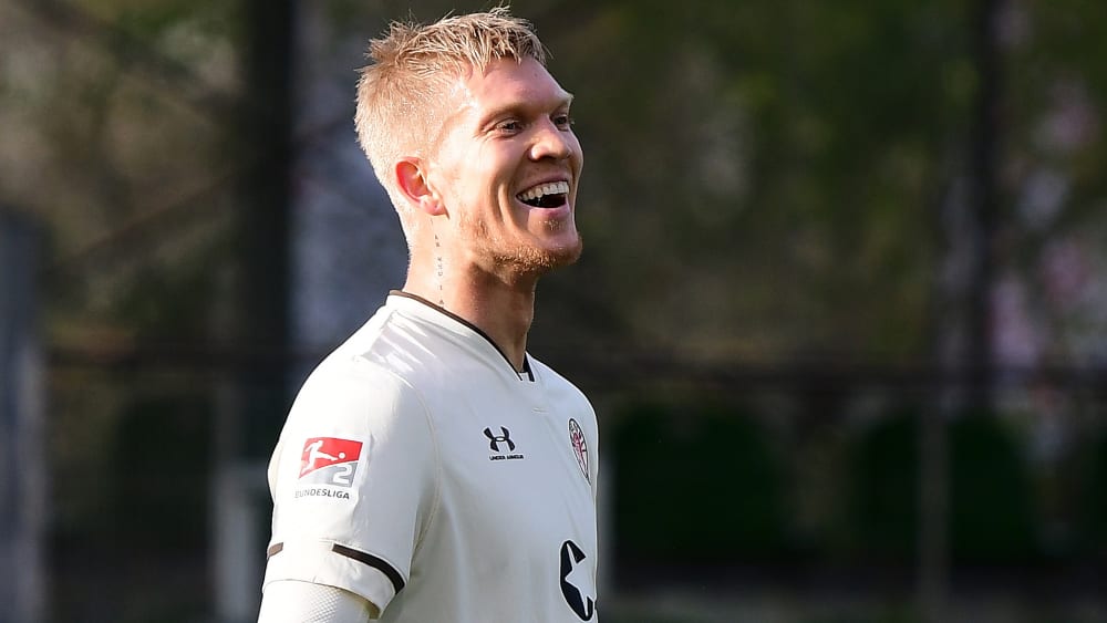 Wird am Spieltag 30 Jahre alt: St.-Pauli-Sturmtank Simon Makienok.