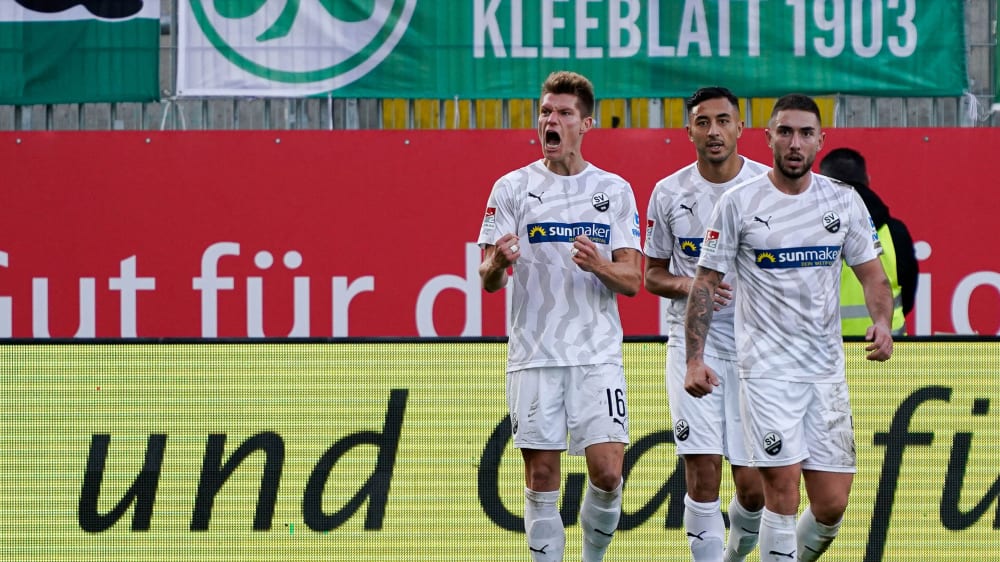 Doppelt erfolgreich: Sandhausens Kevin Behrens (li.).