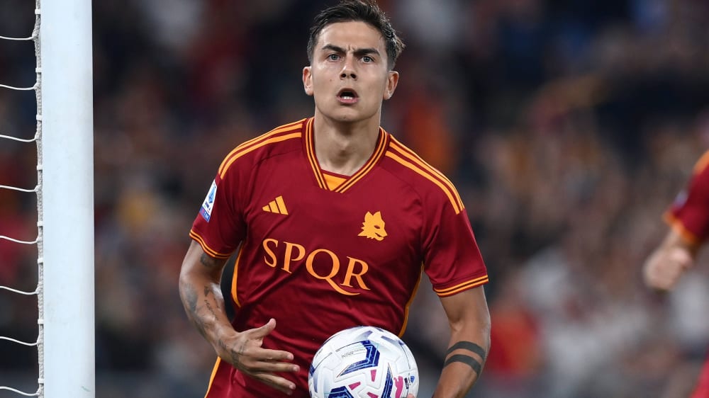 In futuro si presenterà insieme ai compagni della Roma con un petto diverso: Paulo Dybala.