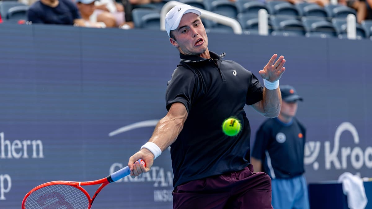 Wimbledon-Held Fery im Endspiel von Winston-Salem