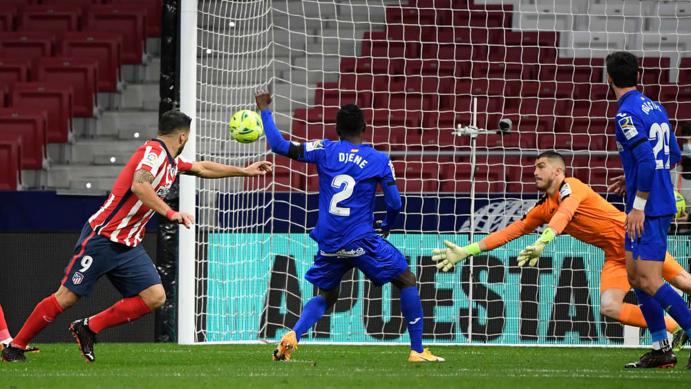 Siegtor Atleti: Luis Suarez köpft ein.