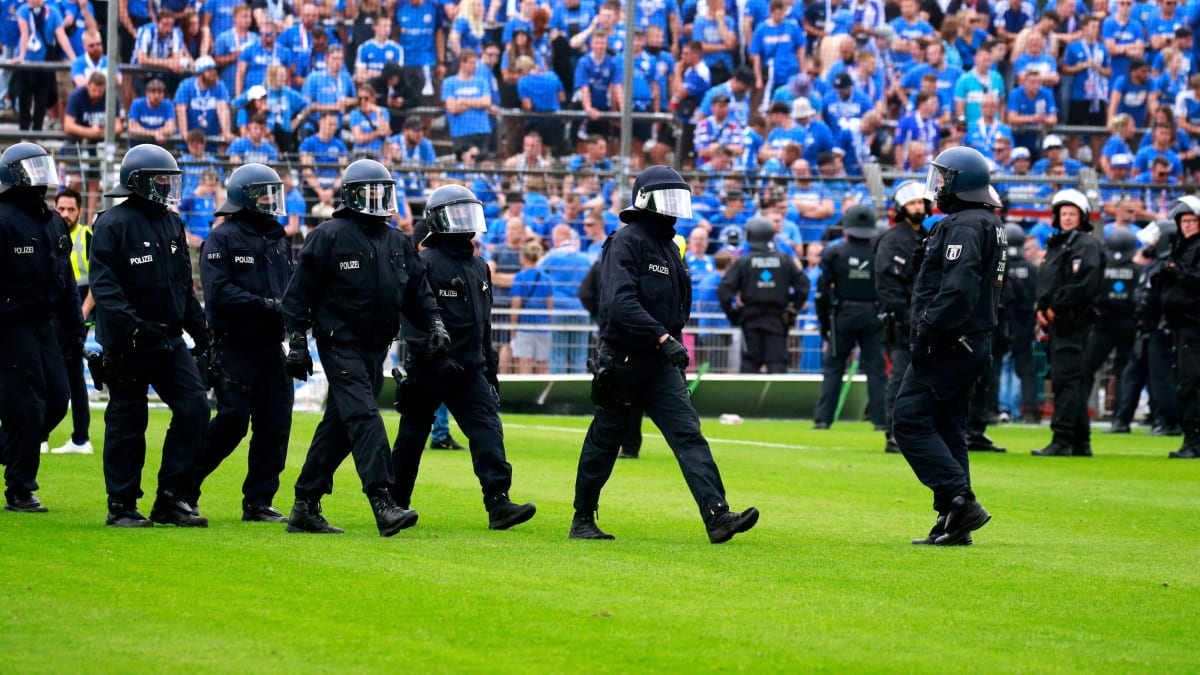 Platzsturm nach Pokalspiel: Hansa zu weiterer Geldstrafe verurteilt