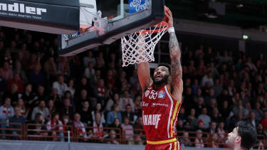 Im Bild: David Muenkat (Wuerzburg Baskets, 55) mit dem Dunking 02.01.2026, Fitness First Wuerzburg Baskets vs. Veolia Towers Hamburg, easyCredit BBL, 14. Spieltag, Deutschland, 97072, tectake-Arena Wuerzburg, *** In the picture David Muenkat Wuerzburg Baskets, 55 with the dunk 02 01 2026, Fitness First Wuerzburg Baskets vs Veolia Towers Hamburg, easyCredit BBL, 14 Matchday, Germany, 97072, tectake Arena Wuerzburg, Copyright: HMBxMedia xJulienxBecker