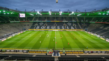 Trostlos: Das Rheinderby zwischen Gladbach und Köln ging als erstes Geisterspiel der Bundesliga in die Geschichte ein.