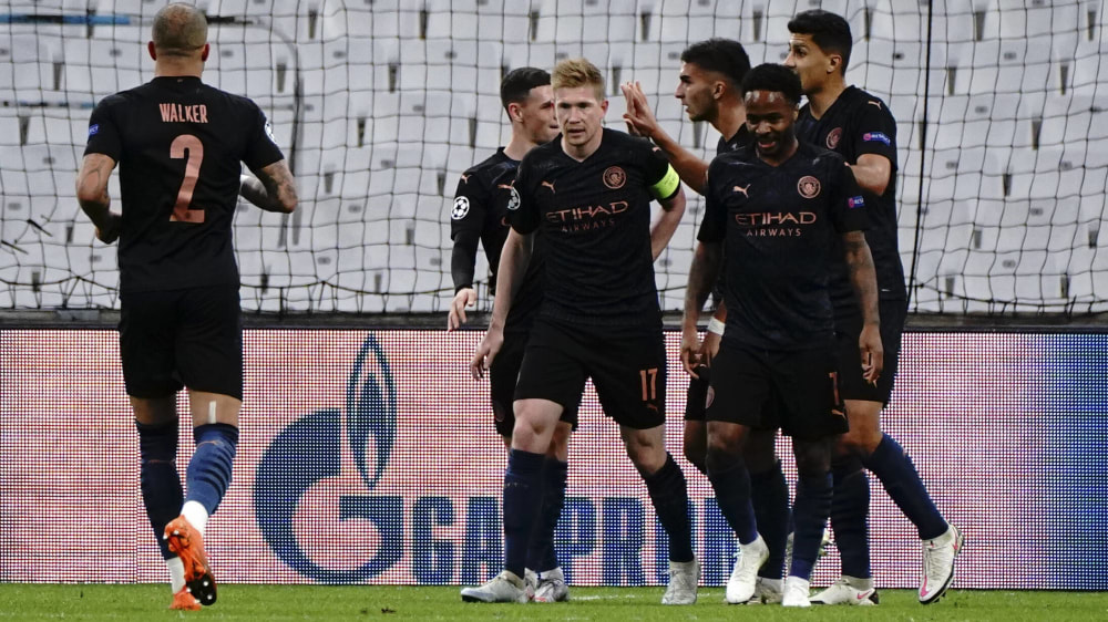 Zweimal direkt beteiligt: Kevin De Bruyne (mit gelber Kapitänsbinde) hat Manchester City in Marseille zum Sieg geführt.