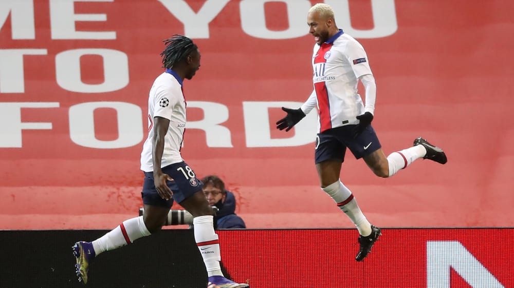 Jubelsprung: Neymar (re.) freut sich mit Moise Kean über sein frühes Tor.