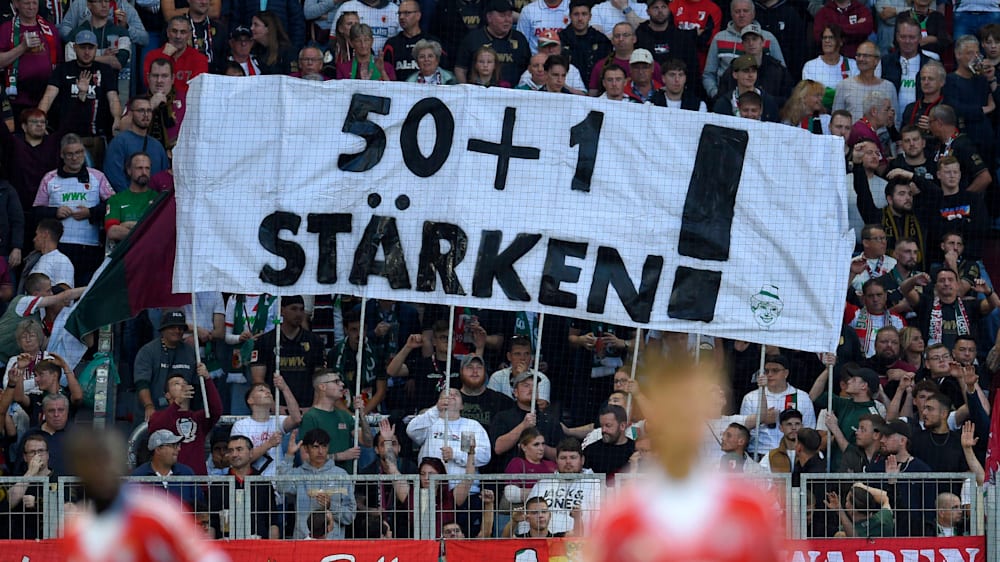 Fans drängen zur Eile: Die Bundesliga will die 50+1-Regel langfristig und rechtssicher ausgestalten.