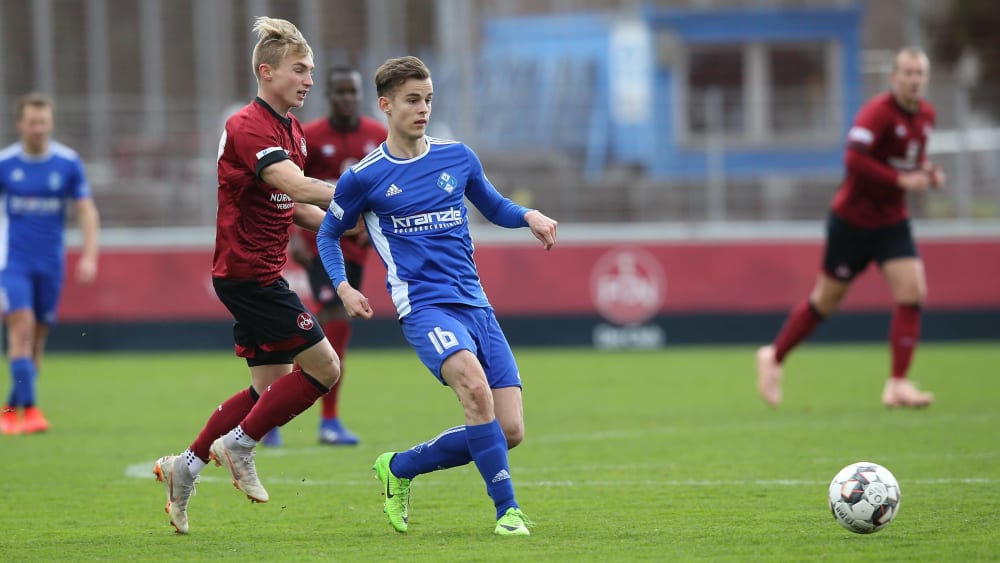 Ravensburgs neuerster Zugang Philipp Wujewitsch (blau) kommt aus Illterissen.