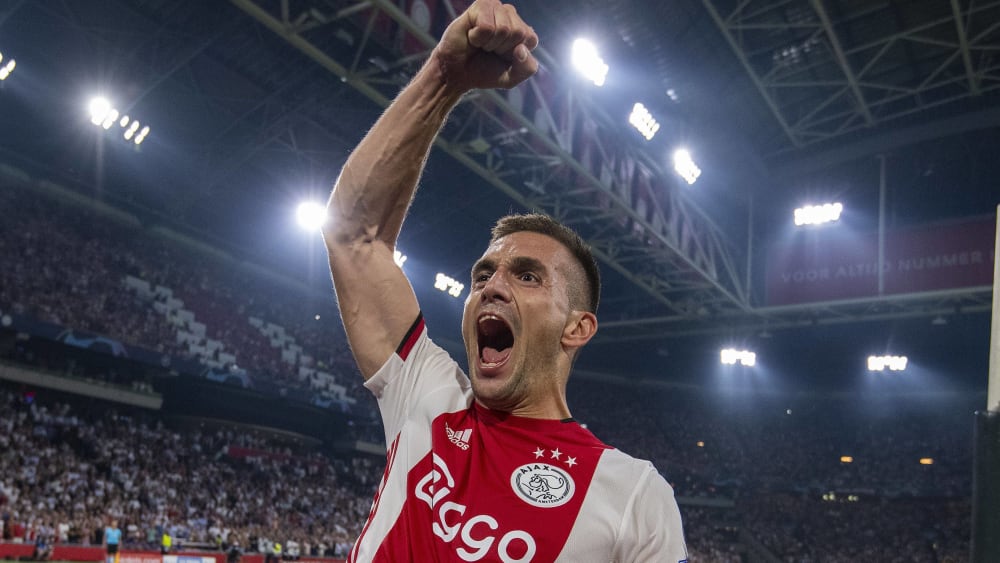 Tadic jubelt über das 2:0 für Ajax gegen APOEL und den Einzug in die Gruppenphase der Champions League.