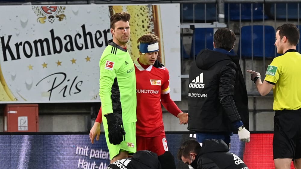 Haben den Zusammenprall scheinbar gut weggesteckt: Andreas Luthe und Julian Ryerson.